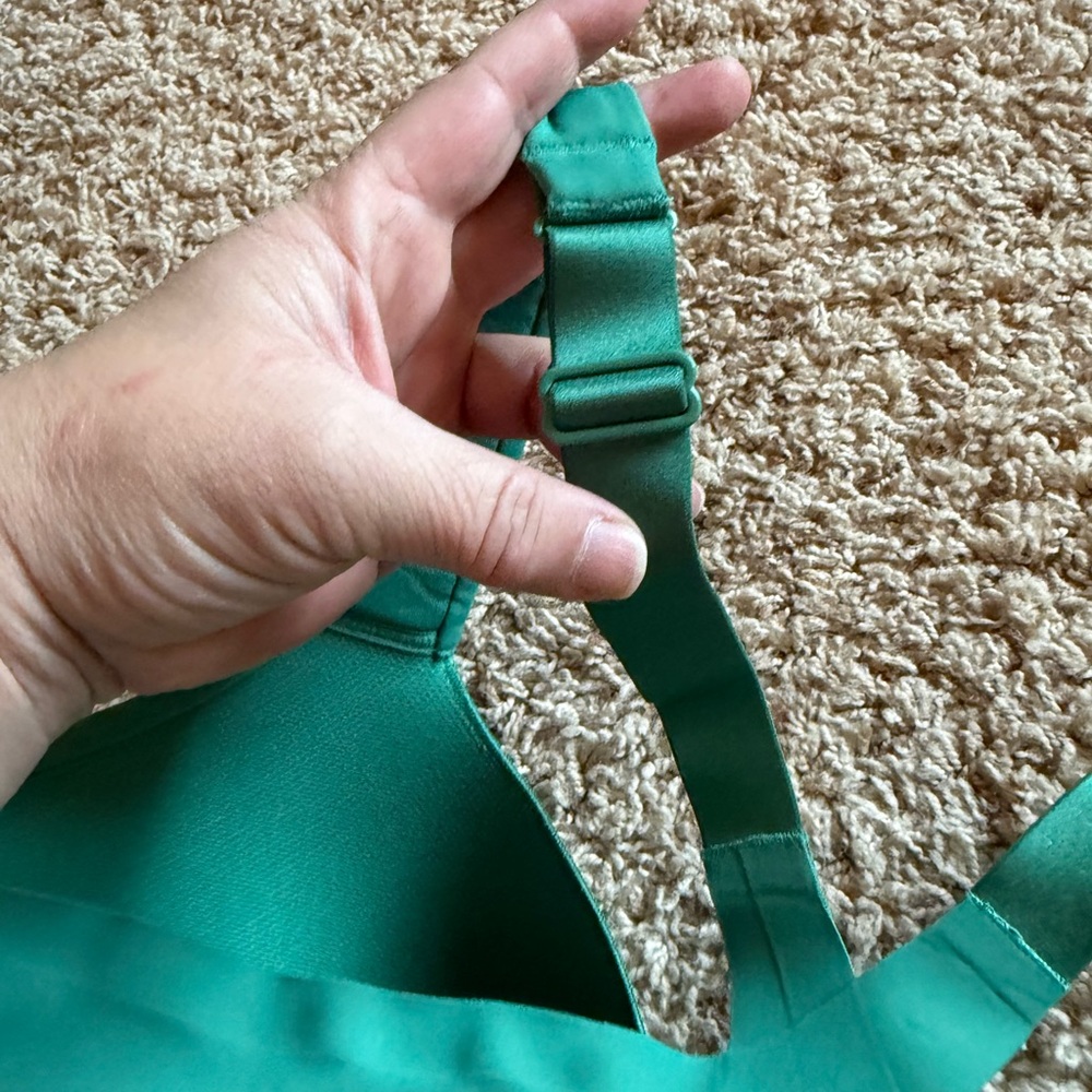 Victoria's Secret Green Sports Bra with Zipper - Picture 7 of 7